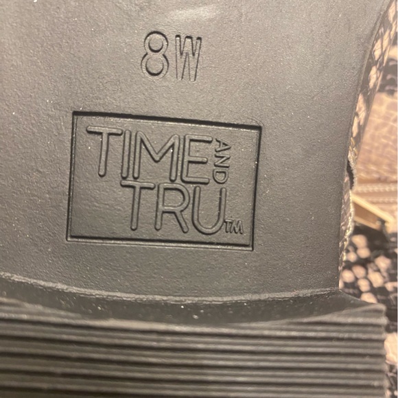 🎃SALE $10 Time and Tru Snakeskin Pattern Ankle Boots NWT Size 8W - Picture 6 of 6